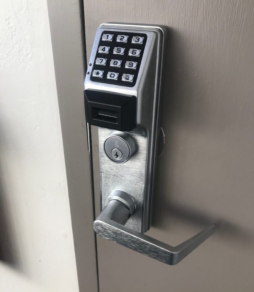 Why Oakland Hotels Need Custom Key Card Systems